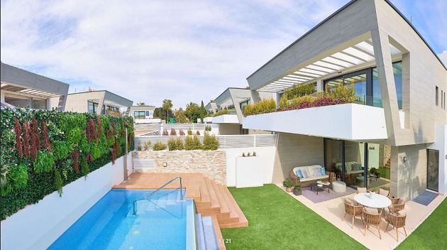 Foto 1 de Venta de chalet en calle Ventura del Mar de 4 habitaciones con terraza y piscina