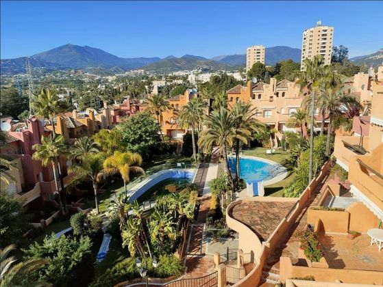 Foto 2 de Casa en venda a urbanización Atalaya Río Verde de 3 habitacions amb terrassa i piscina