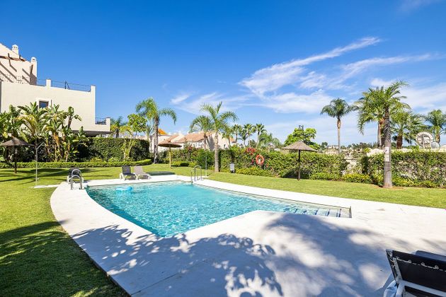 Foto 1 de Casa adossada en venda a calle Calendula de 4 habitacions amb terrassa i piscina