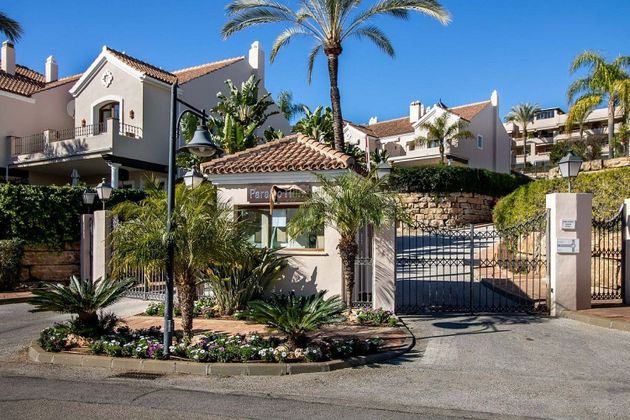 Foto 2 de Casa adosada en venta en calle Calendula de 4 habitaciones con terraza y piscina