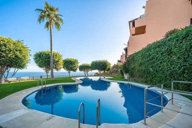 Foto 2 de Venta de dúplex en Calahonda de 2 habitaciones con terraza y piscina