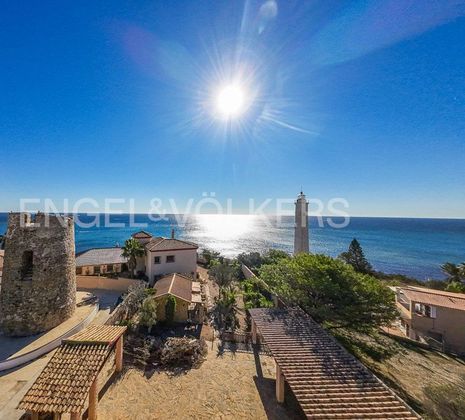 Foto 2 de Casa en venda a El Faro de Calaburra - Chaparral de 8 habitacions amb piscina i jardí