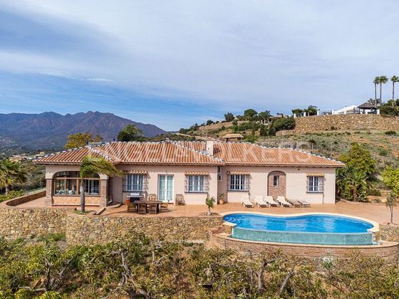 Foto 1 de Venta de casa rural en Calahonda de 6 habitaciones con terraza y piscina