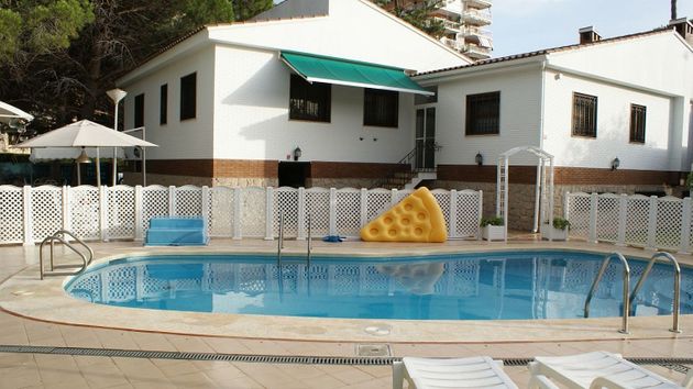 Foto 1 de Xalet en venda a Curva - Heliópolis de 5 habitacions amb terrassa i piscina