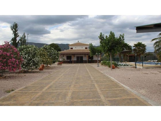 Foto 1 de Xalet en venda a Moratalla de 8 habitacions amb terrassa i piscina