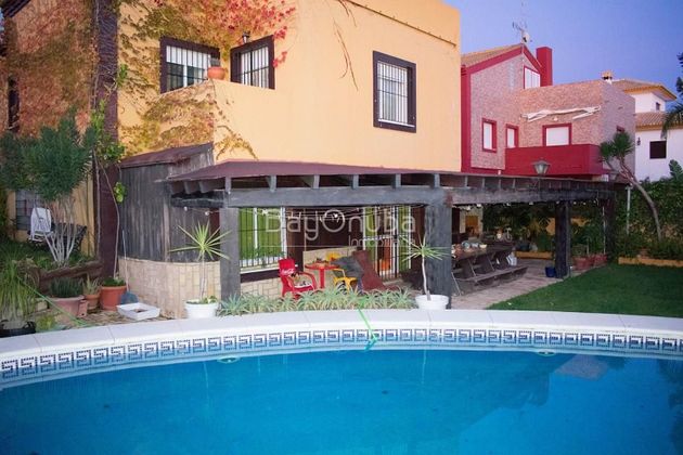 Foto 1 de Casa en venta en Palos de la Frontera de 4 habitaciones con piscina y garaje