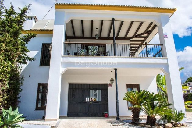 Foto 1 de Venta de casa en Moguer de 8 habitaciones con terraza y piscina