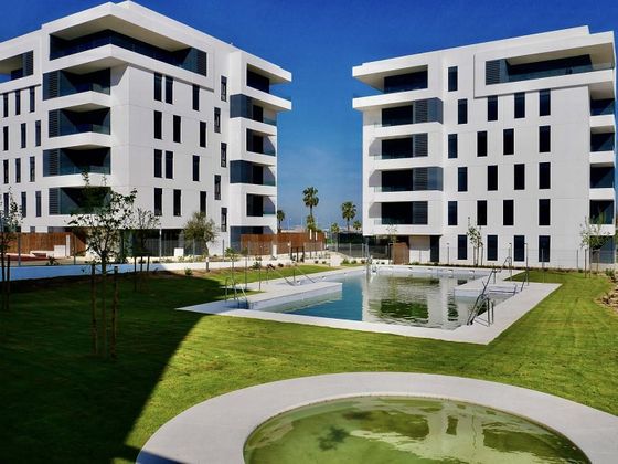 Foto 2 de Alquiler de piso en Montequinto de 3 habitaciones con terraza y piscina