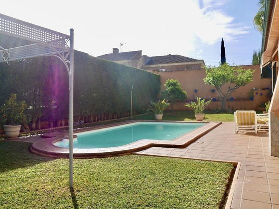 Foto 2 de Casa en venda a Montequinto de 5 habitacions amb terrassa i piscina