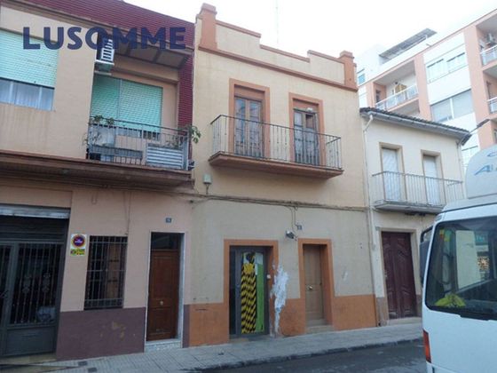 Foto 2 de Casa adossada en venda a Carlet de 3 habitacions amb terrassa i balcó