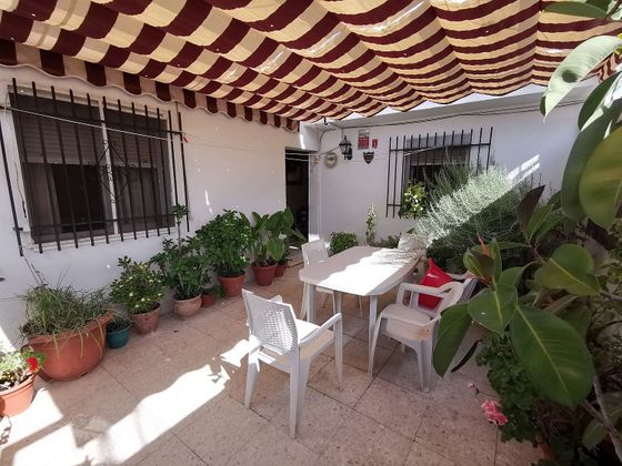 Foto 2 de Chalet en venta en Valencina de la Concepción de 3 habitaciones con terraza y garaje