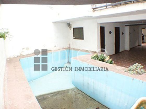 Foto 2 de Xalet en venda a Centro Ciudad de 4 habitacions amb terrassa i piscina