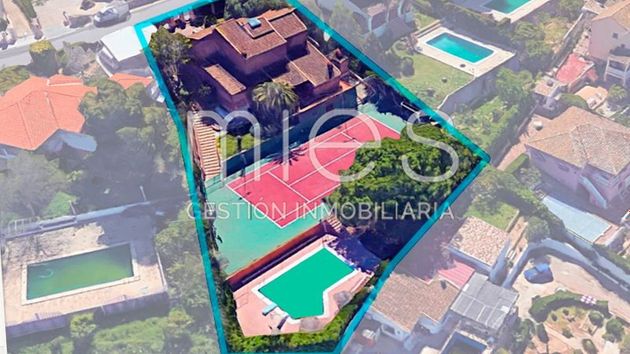 Foto 2 de Chalet en venta en avenida Del Rio Turia de 6 habitaciones con terraza y piscina
