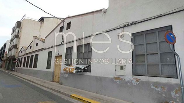 Foto 2 de Edifici en venda a calle Lluís Vives de 1245 m²