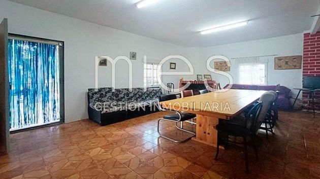 Foto 1 de Venta de casa en Pedralba de 3 habitaciones con piscina y jardín