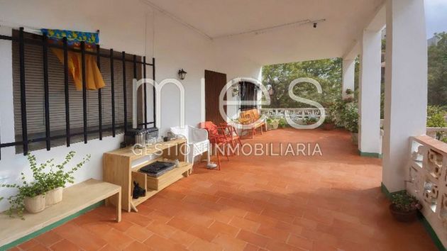 Foto 2 de Casa en venta en Llombai de 4 habitaciones con terraza y aire acondicionado