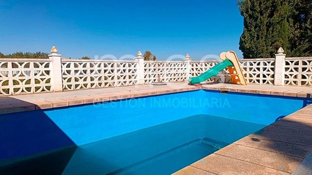 Foto 1 de Xalet en venda a Pedralba de 3 habitacions amb piscina i jardí