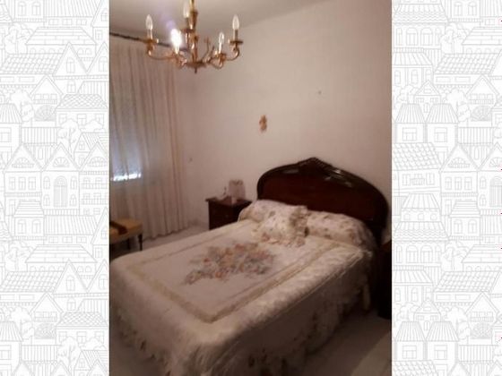 Foto 1 de Piso en venta en Linares de 3 habitaciones con balcón