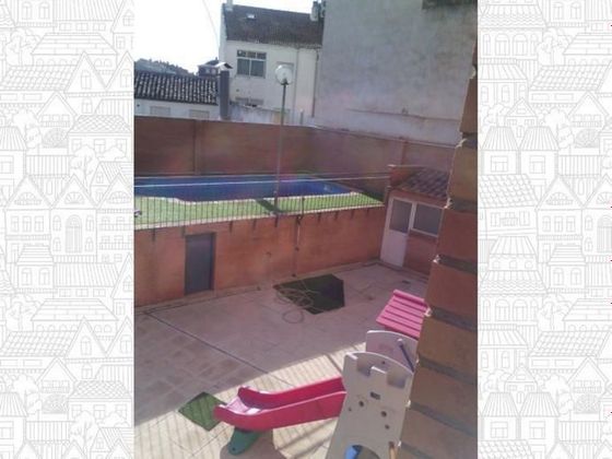 Foto 2 de Piso en venta en Linares de 4 habitaciones con piscina y balcón