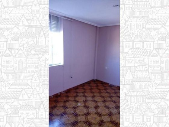 Foto 1 de Piso en venta en Linares de 3 habitaciones con ascensor
