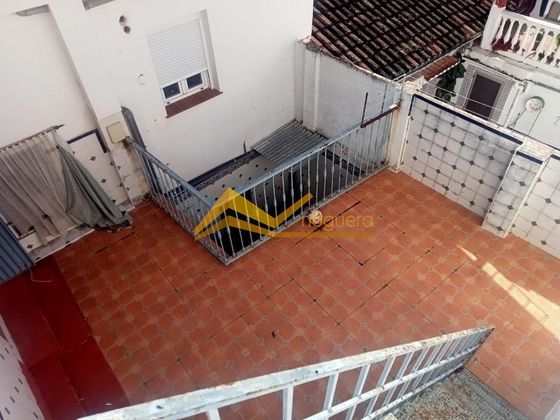 Foto 2 de Casa en venta en Linares de 4 habitaciones con terraza y garaje