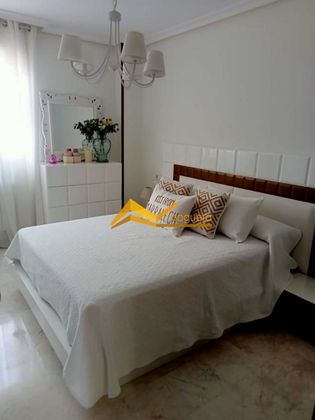Foto 2 de Piso en venta en Linares de 3 habitaciones con terraza y balcón