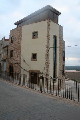Foto 1 de Casa adossada en venda a calle Arrabal de 6 habitacions amb terrassa i garatge