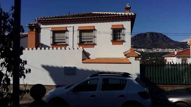 Foto 2 de Venta de chalet en Álora de 5 habitaciones con terraza y jardín