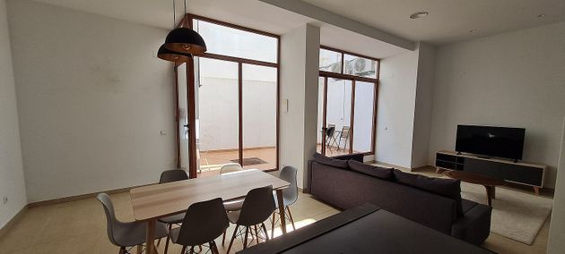 Foto 1 de Venta de piso en calle De Liria de 4 habitaciones con terraza y aire acondicionado