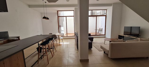 Foto 1 de Piso en alquiler en calle Liria de 2 habitaciones con terraza y muebles