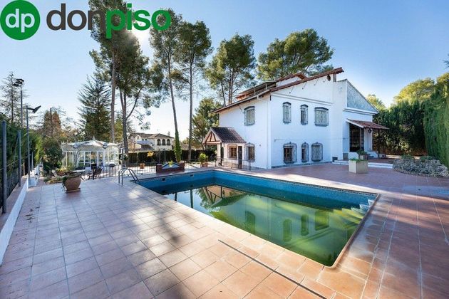 Foto 1 de Xalet en venda a Albolote de 6 habitacions amb piscina i jardí