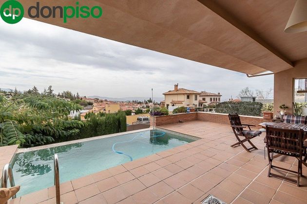 Foto 1 de Casa en venda a Alfacar de 4 habitacions amb terrassa i piscina