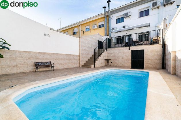 Foto 2 de Venta de casa en calle Altares de 3 habitaciones con terraza y piscina