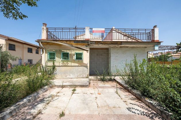 Foto 1 de Chalet en venta en Huétor Vega de 4 habitaciones con terraza