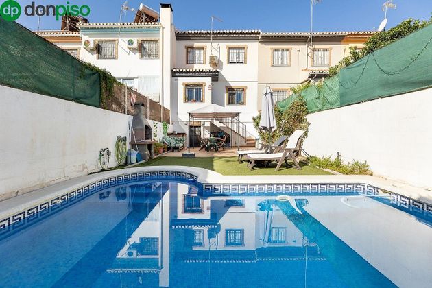 Foto 1 de Casa en venda a Cúllar Vega de 3 habitacions amb piscina i jardí