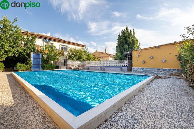 Foto 1 de Venta de chalet en Cúllar Vega de 4 habitaciones con terraza y piscina
