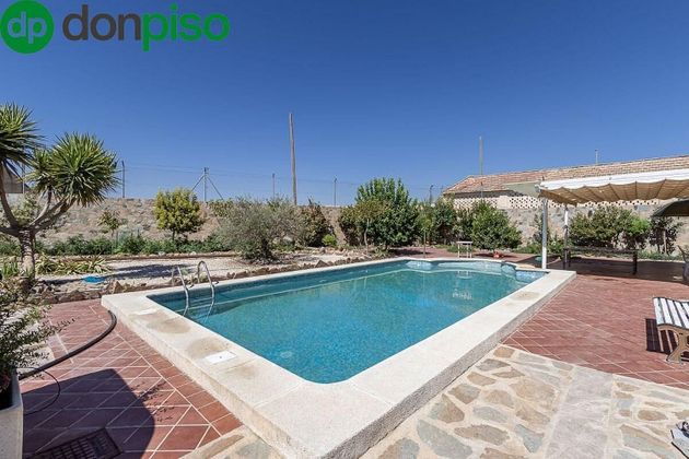 Foto 2 de Xalet en venda a Pinos Puente de 7 habitacions amb terrassa i piscina