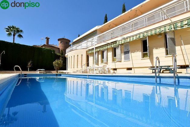 Foto 2 de Chalet en venta en Albolote de 4 habitaciones con terraza y piscina