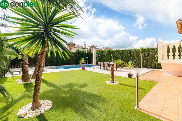 Foto 1 de Casa en venta en Huétor Vega de 3 habitaciones con terraza y piscina