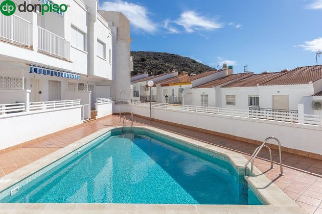 Foto 1 de Pis en venda a calle Barranco Pintor de 2 habitacions amb terrassa i piscina