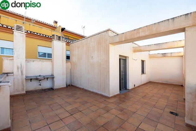 Foto 2 de Venta de casa en calle La Cañada de 5 habitaciones con terraza y garaje