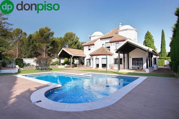 Foto 2 de Xalet en venda a Albolote de 7 habitacions amb piscina i jardí