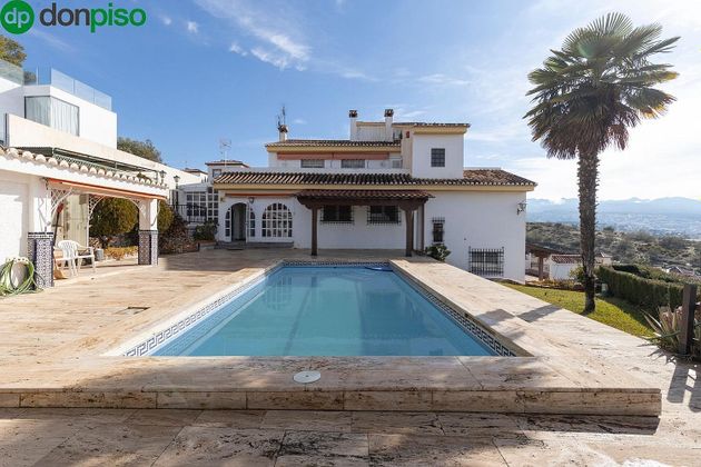 Foto 2 de Xalet en venda a Huétor Vega de 5 habitacions amb terrassa i piscina