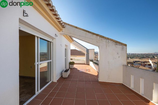 Foto 2 de Àtic en venda a Zubia (La) de 3 habitacions amb terrassa i piscina