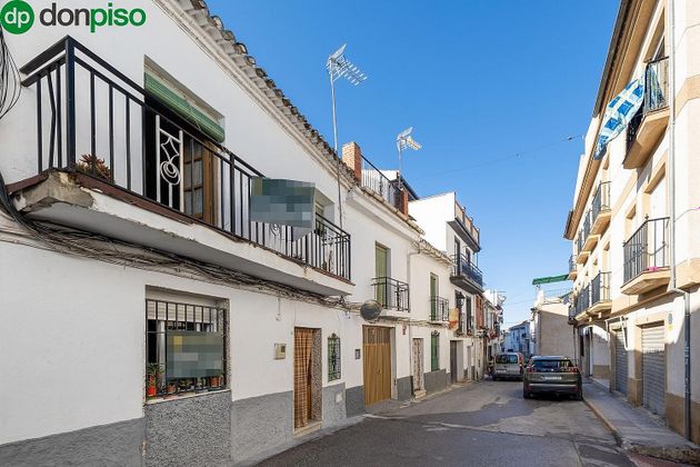 Foto 1 de Casa en venda a Cogollos de la Vega de 4 habitacions amb balcó