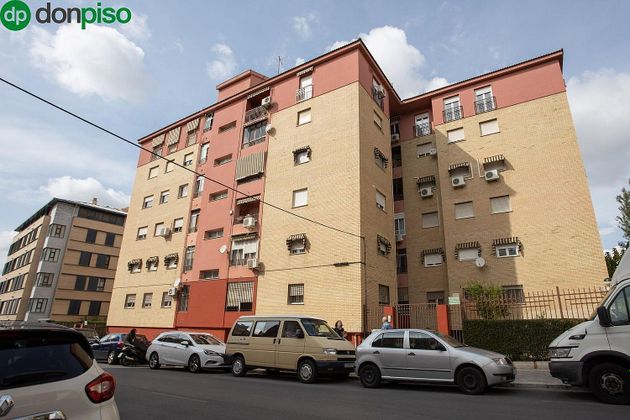 Foto 1 de Venta de piso en Cervantes de 2 habitaciones con terraza y garaje