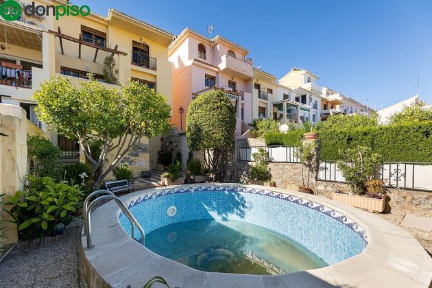 Foto 1 de Casa adossada en venda a calle María Pinet de 3 habitacions amb terrassa i piscina