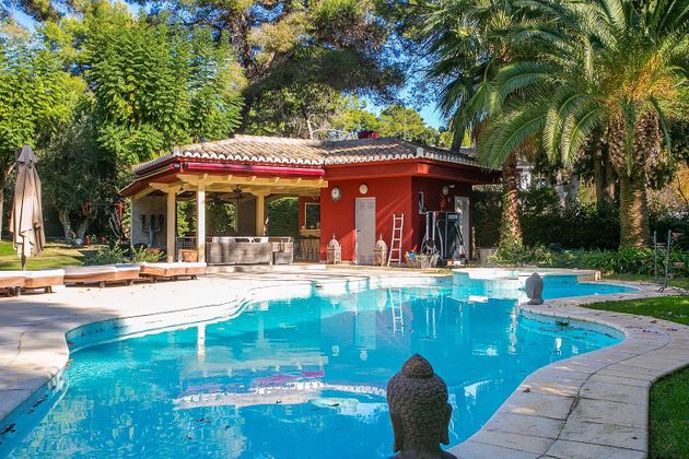 Foto 2 de Xalet en venda a Rocafort de 7 habitacions amb terrassa i piscina