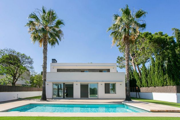 Foto 2 de Xalet en venda a Rocafort de 6 habitacions amb terrassa i piscina