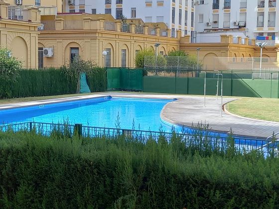 Foto 1 de Pis en venda a avenida Alcalde Luis Uruñuela de 2 habitacions amb terrassa i piscina